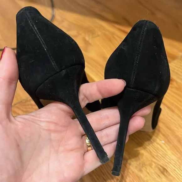 Manolo BB Black Suede Pointed Toe Pumps - Picture 4 of 4